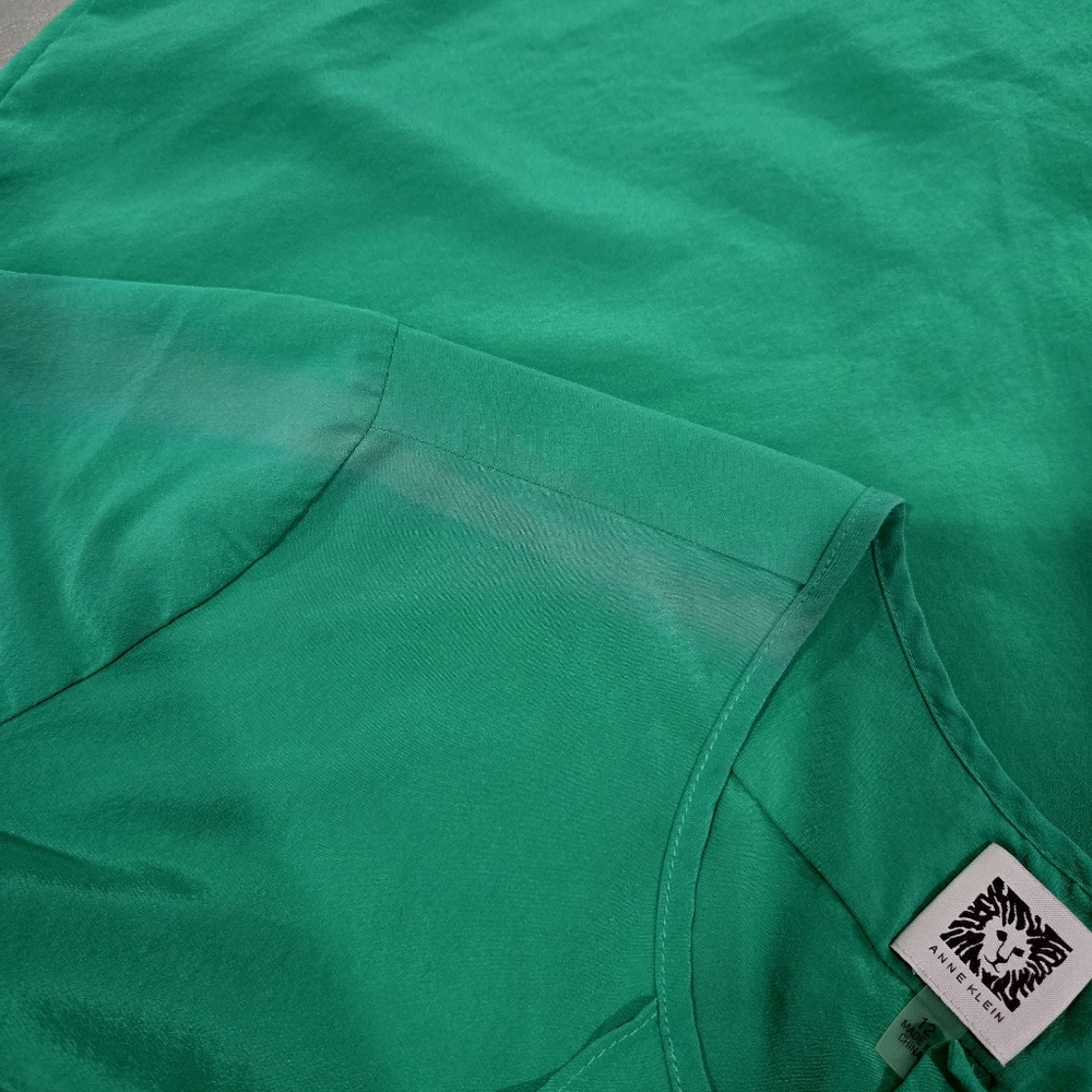 Anne Klein Silk Blouse Emerald Green Split Neck Size 12 (L001) - Picture 5 of 8